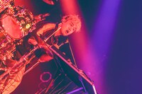 Takeuchi（Dr / PEOPLE 1）（撮影：渡邉一生）