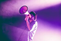 Deu（Vo, G, B, Other / PEOPLE 1）（撮影：渡邉一生）