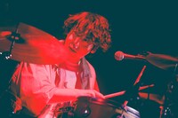 鈴木貴雄（Dr / UNISON SQUARE GARDEN）（撮影：渡邉一生）