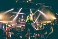 PEOPLE 1のライブの様子。（撮影：渡邉一生）