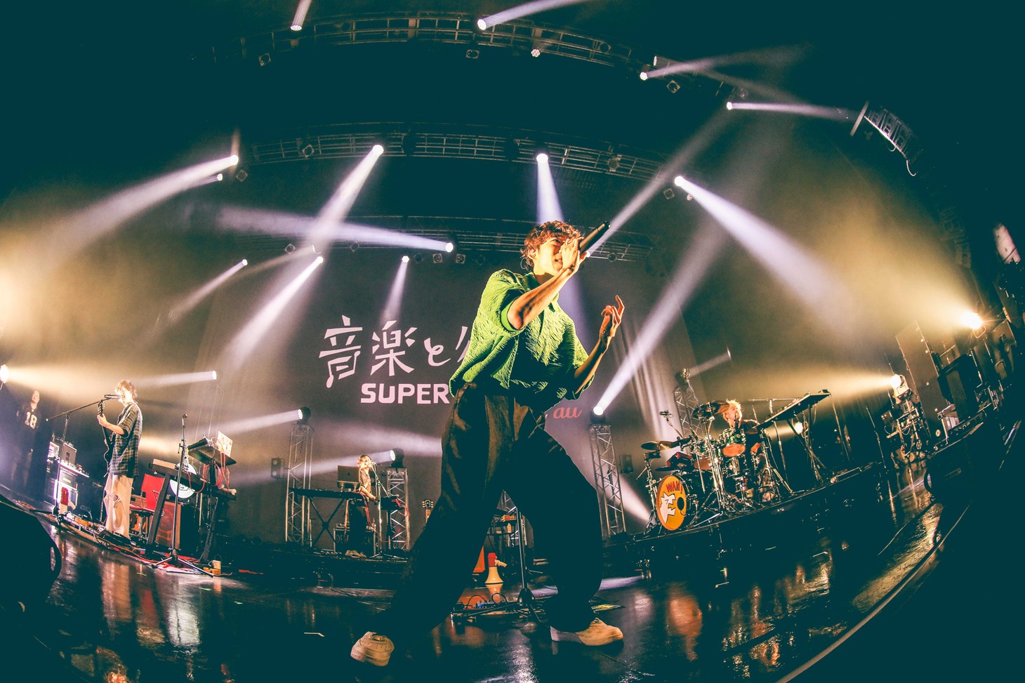 PEOPLE 1のライブの様子。（撮影：渡邉一生）
