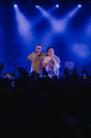 KaneeeとSANTAWORLDVIEW。（撮影：Daiki Miura）