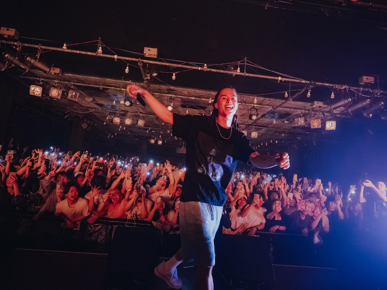 ラッパーKaneeeが新章の始まりを宣言、1stアルバムと初ワンマンで示したさらなる成長