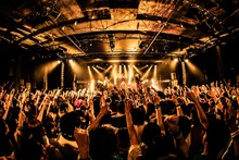 bokula.「涙 滲むのは心の本音です.」Release Tour「僕らで時代を作ります。ワンマンツアー ～“じゃけぇ”ってすぐ言う編～」東京・LIQUIDROOM公演の様子。（撮影：タカギユウスケ［LiveYou］）