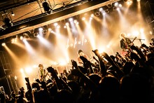 bokula.「涙 滲むのは心の本音です.」Release Tour「僕らで時代を作ります。ワンマンツアー ～“じゃけぇ”ってすぐ言う編～」東京・LIQUIDROOM公演の様子。（撮影：タカギユウスケ［LiveYou］）