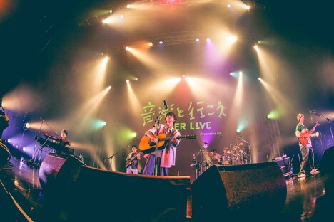 wacciのライブの様子。（撮影：渡邉一生）