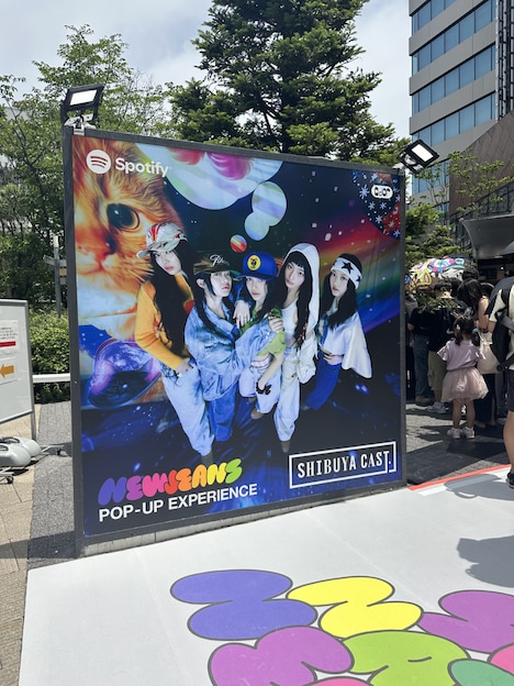 「Spotify x NewJeans "Supernatural" POP-UP EXPERIENCE」の様子。