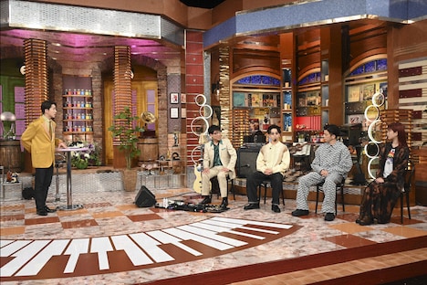 左から村上信五、亀田誠治、新井和輝、KREVA、アイナ・ジ・エンド。(c)テレビ朝日