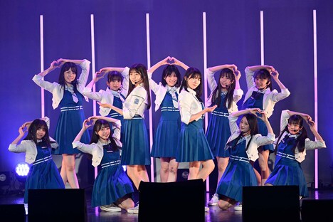 「スペアのない恋」を披露する僕が見たかった青空。