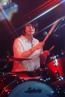 もりもとさな（Dr, Cho / カネヨリマサル）（撮影：金井勇真）