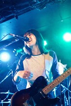 ちとせみな（Vo, G / カネヨリマサル）（撮影：金井勇真）