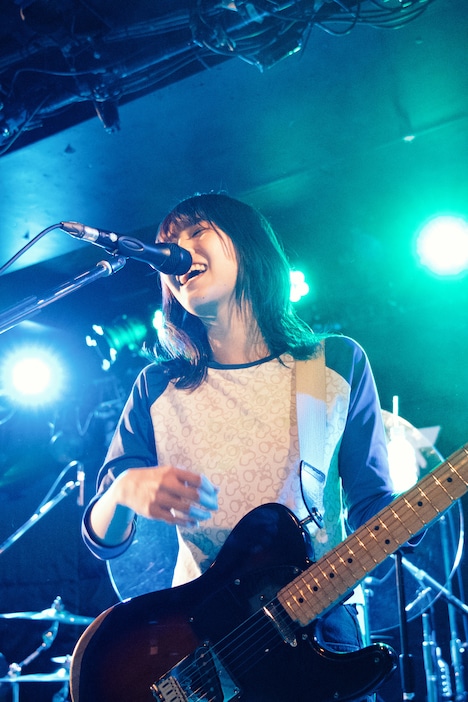 ちとせみな（Vo, G / カネヨリマサル）（撮影：金井勇真）