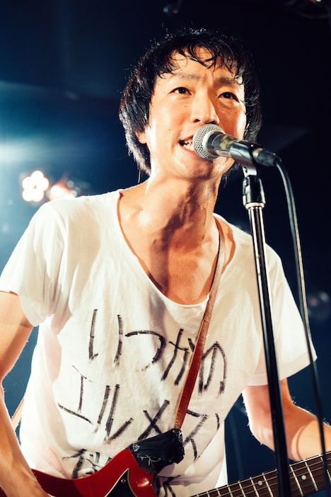 ワタナベシンゴ（Vo, G / THE BOYS&GIRLS）（撮影：金井勇真）