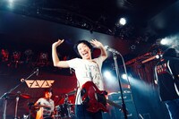 ワタナベシンゴ（Vo, G / THE BOYS&GIRLS）（撮影：金井勇真）