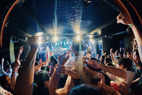 THE BOYS&GIRLSのライブの様子。（撮影：金井勇真）