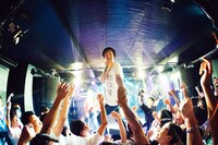 ワタナベシンゴ（Vo, G / THE BOYS&GIRLS）（撮影：金井勇真）