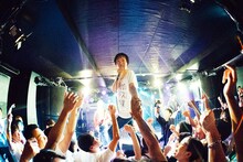 ワタナベシンゴ（Vo, G / THE BOYS&GIRLS）（撮影：金井勇真）