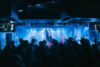 BiSのライブの様子。