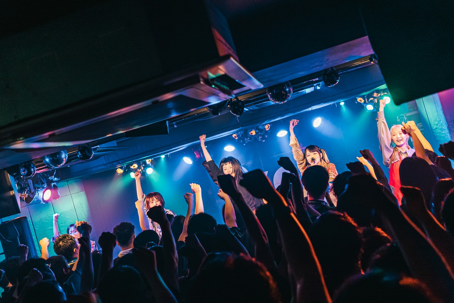 BiSのライブの様子。