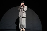 ハンターから逃げる中島颯太（FANTASTICS）。