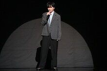 ハンターから逃げる佐藤大樹（FANTASTICS）。