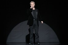 ハンターから逃げる川西拓実（JO1）。