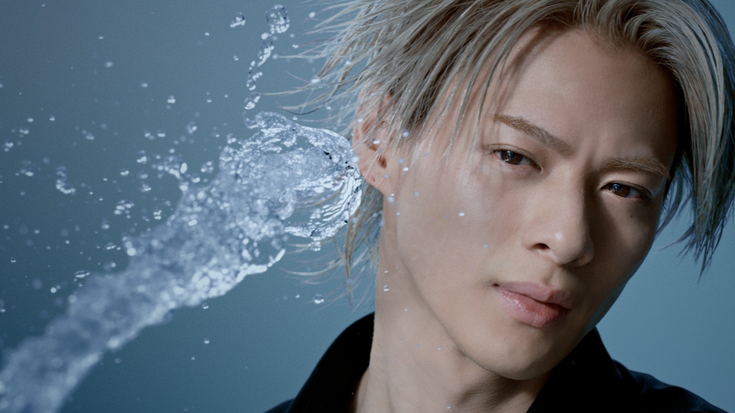 平野紫耀が出演する「ボシュロム アクアロックス ワンデー UV シン」新CMより。