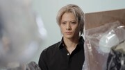 平野紫耀が出演する「ボシュロム アクアロックス ワンデー UV シン」新CMのメイキングカット。