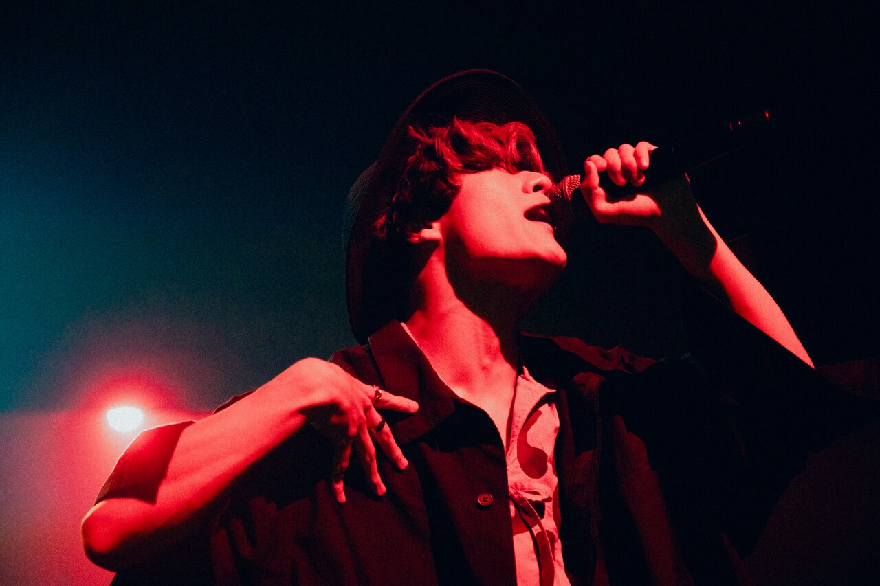 クジラ夜の街の初ホールワンマンに未来人登場「ロックバンドは永遠に残していくべき文化」