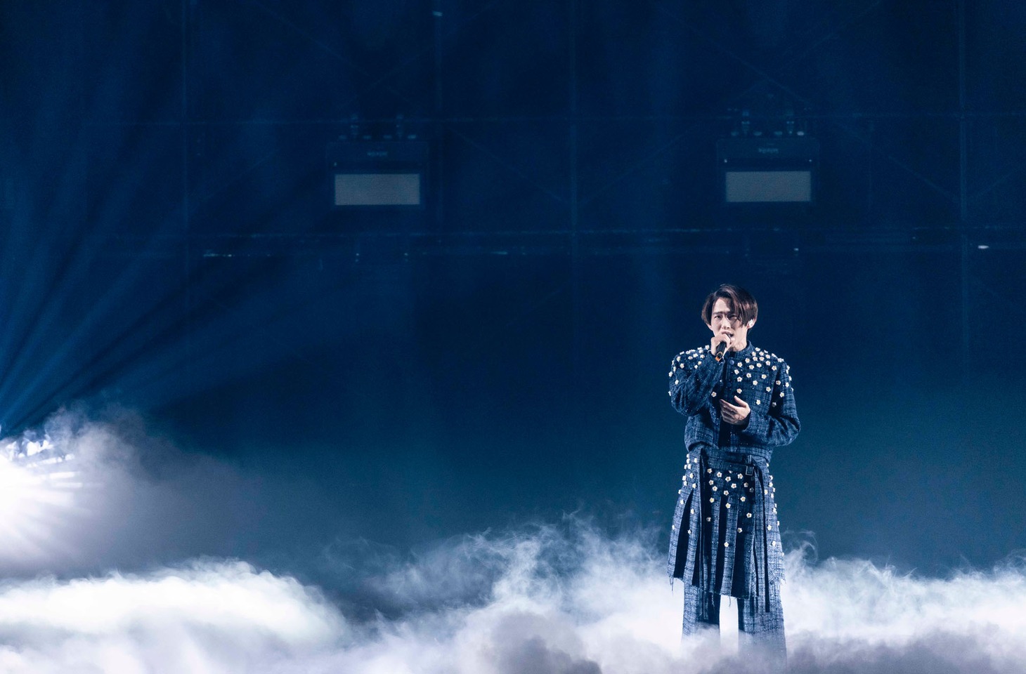 三宅健「2024 Live Performance The otherside : Another me Presented by KEN MIYAKE」より。(c)TOBE Co., Ltd.