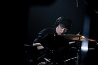 大井一彌（THE SPELLBOUNDサポートドラマー / yahyel、DATS）（Photo by oyaming）