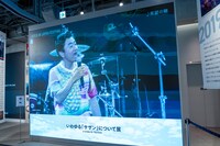 サザンオールスターズの映像を放映する大型ビジョン。