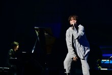EIGHT-JAMスペシャルバンドをバックに「music」を歌う三浦大知。 (c)EIGHT-JAM FES / Photo by 岸田哲平