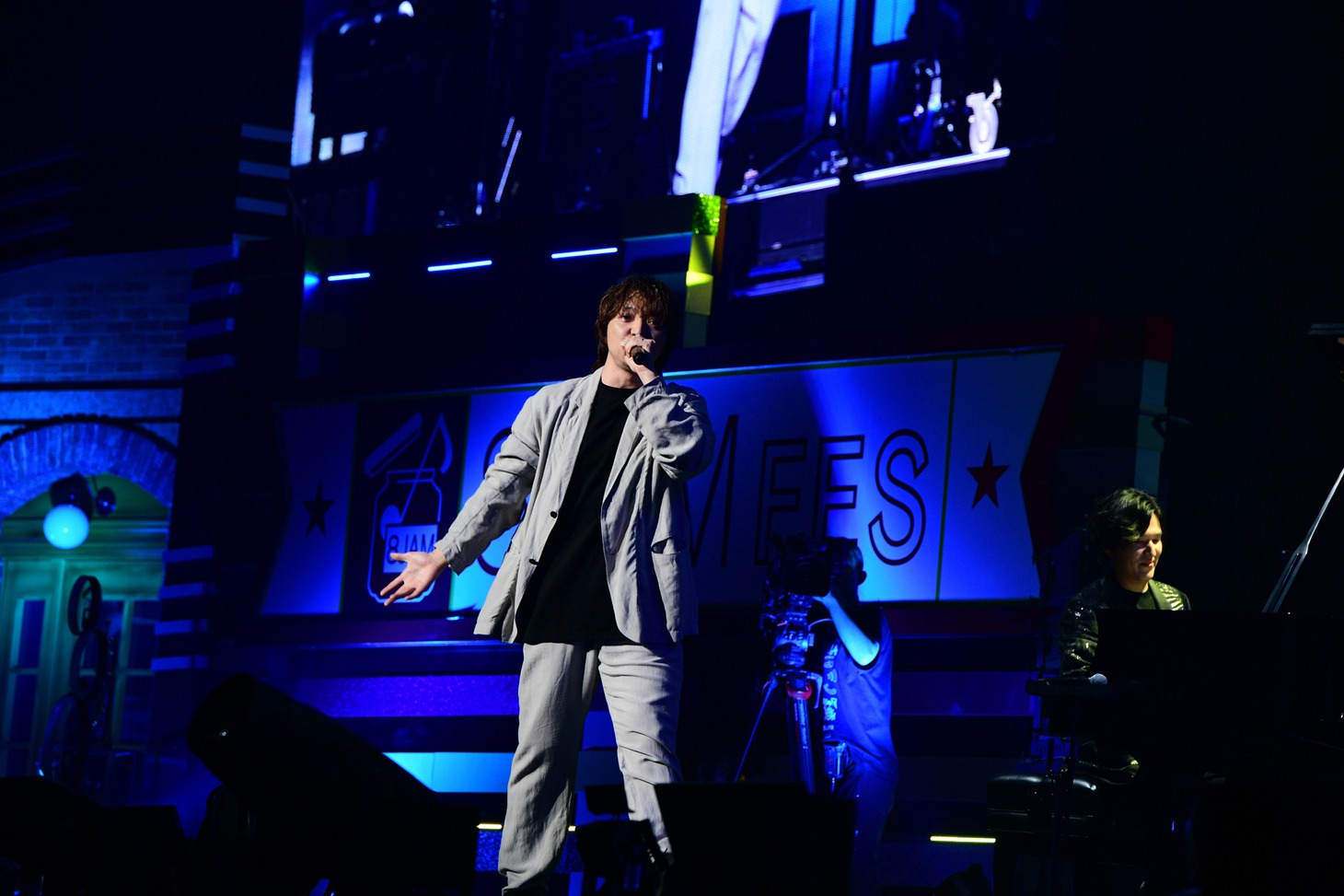 EIGHT-JAMスペシャルバンドをバックに「music」を歌う三浦大知。 (c)EIGHT-JAM FES / Photo by 岸田哲平