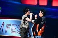 左から横山裕、丸山隆平（SUPER EIGHT）。 (c)EIGHT-JAM FES / Photo by 岸田哲平