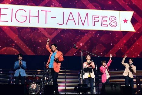 「EIGHT-JAM FES」2日目の開会宣言をするSUPER EIGHT。 (c)EIGHT-JAM FES / Photo by 岸田哲平
