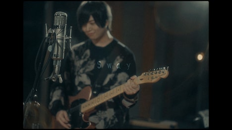 斉藤壮馬「Sway」ミュージックビデオより。