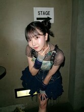 バックステージの君島凪。（撮影：真島洸）