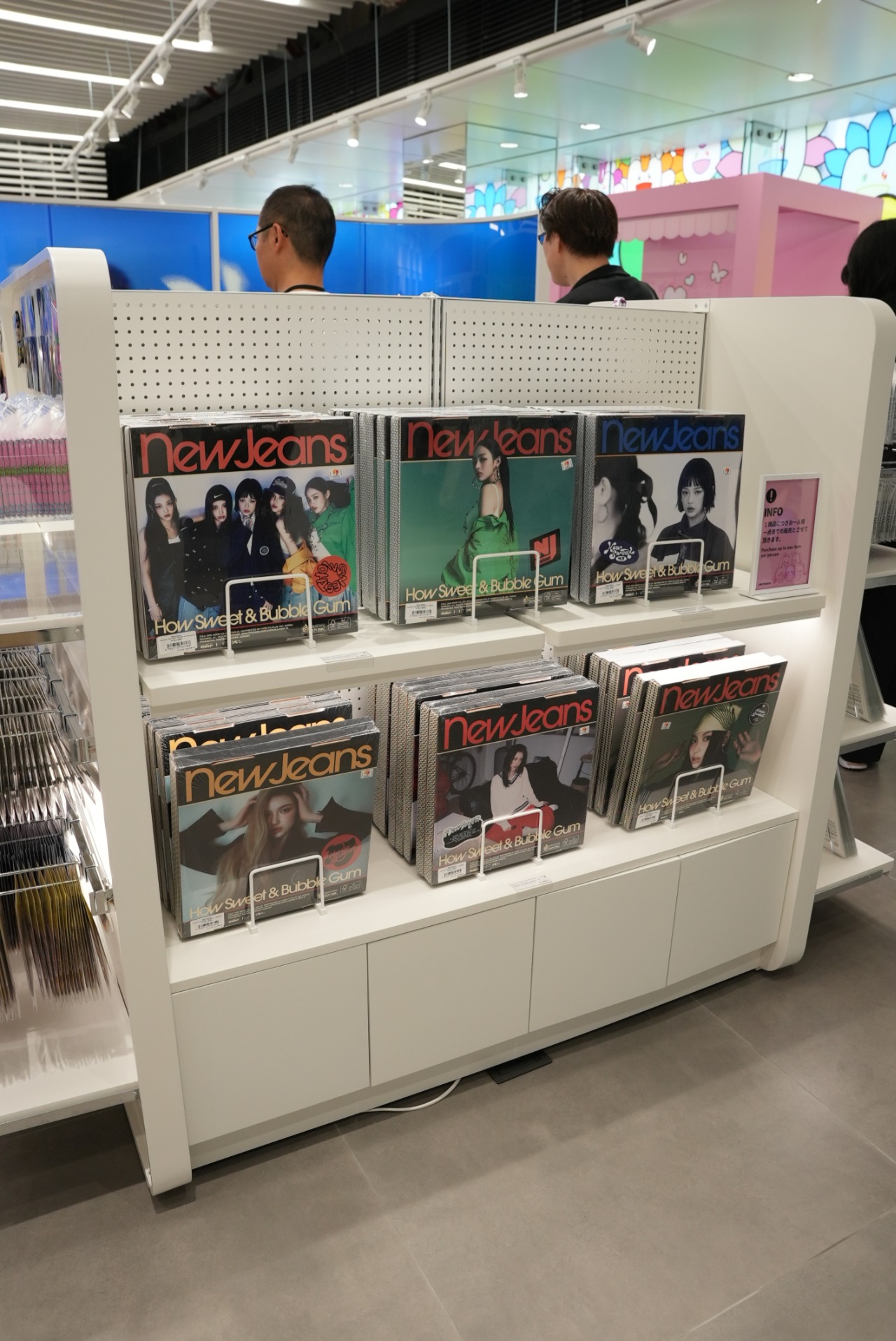2F POP SQUAREの様子。