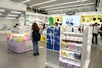 2F POP SQUAREの様子。