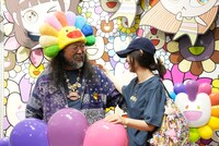 仲良しな村上隆とミン・ヒジン。