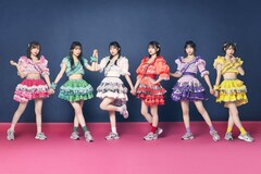 槙田紗子プロデュースのHey!Mommy!が初アルバム発表、ジャケットにPRONTOとのコラボ衣装