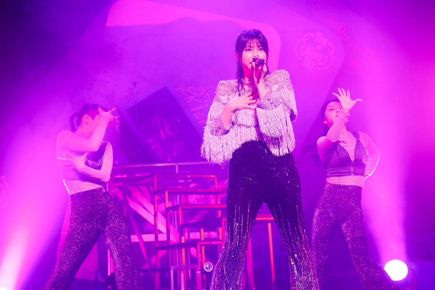 「LAWSON presents 雨宮天 Live Tour 2024 "Ten to Bluer Sky”」東京・立川ステージガーデン公演の様子。
