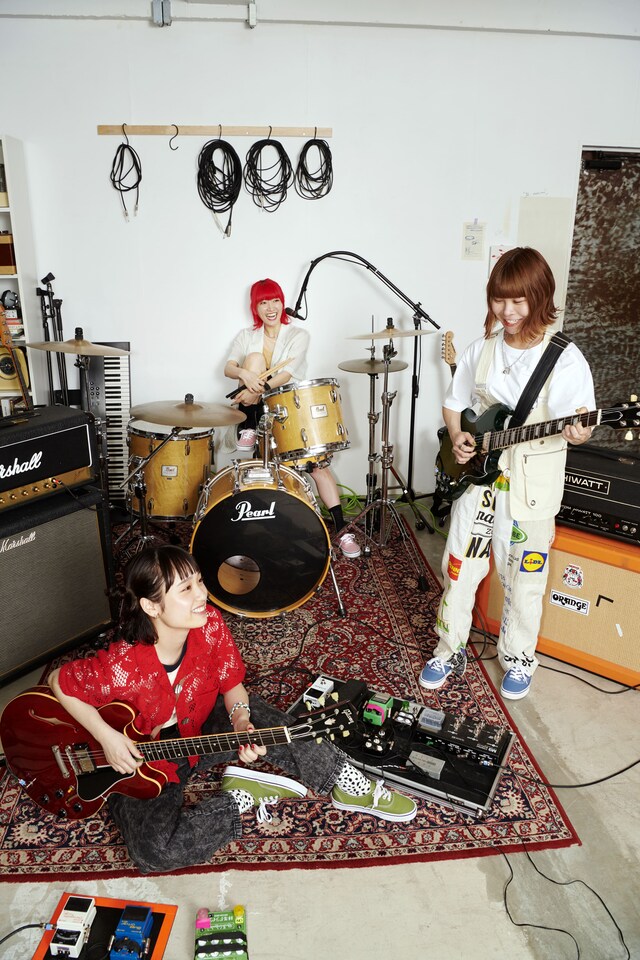 AUTHENTICを履いたサバシスター。