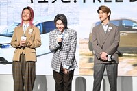 司会者に楽曲を褒められ、「ありがとうございます」と感謝したところ、「こちらこそありがとうございます」と言われて恐縮するMrs. GREEN APPLE。