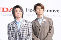 大森元貴（Vo, G）と若井滉斗（G）。