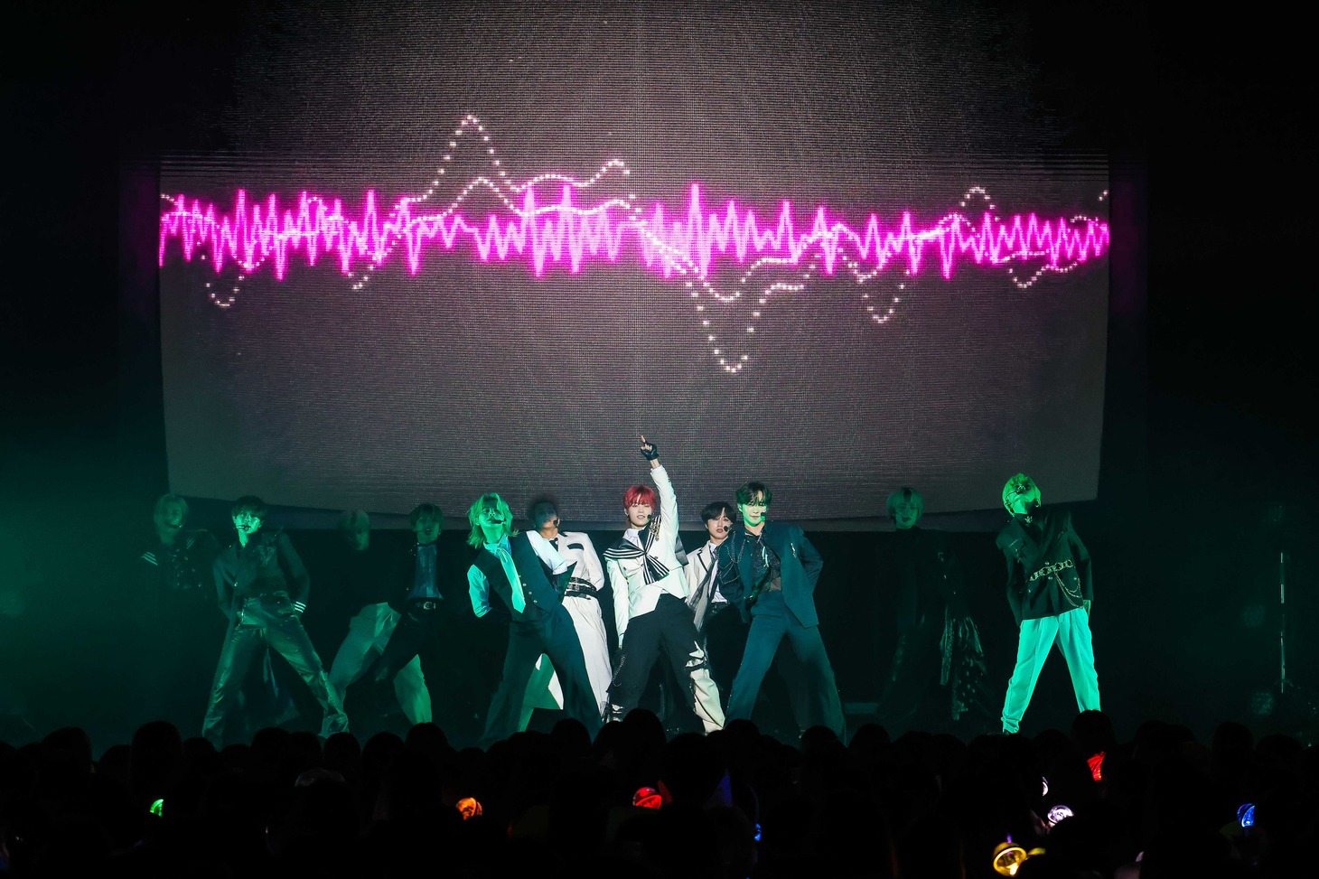 「INI 6TH SINGLE ”THE FRAME” PREMIUM SHOW CASE」の様子。(c)LAPONE Entertainment