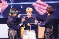 「INI 6TH SINGLE ”THE FRAME” PREMIUM SHOW CASE」の様子。(c)LAPONE Entertainment