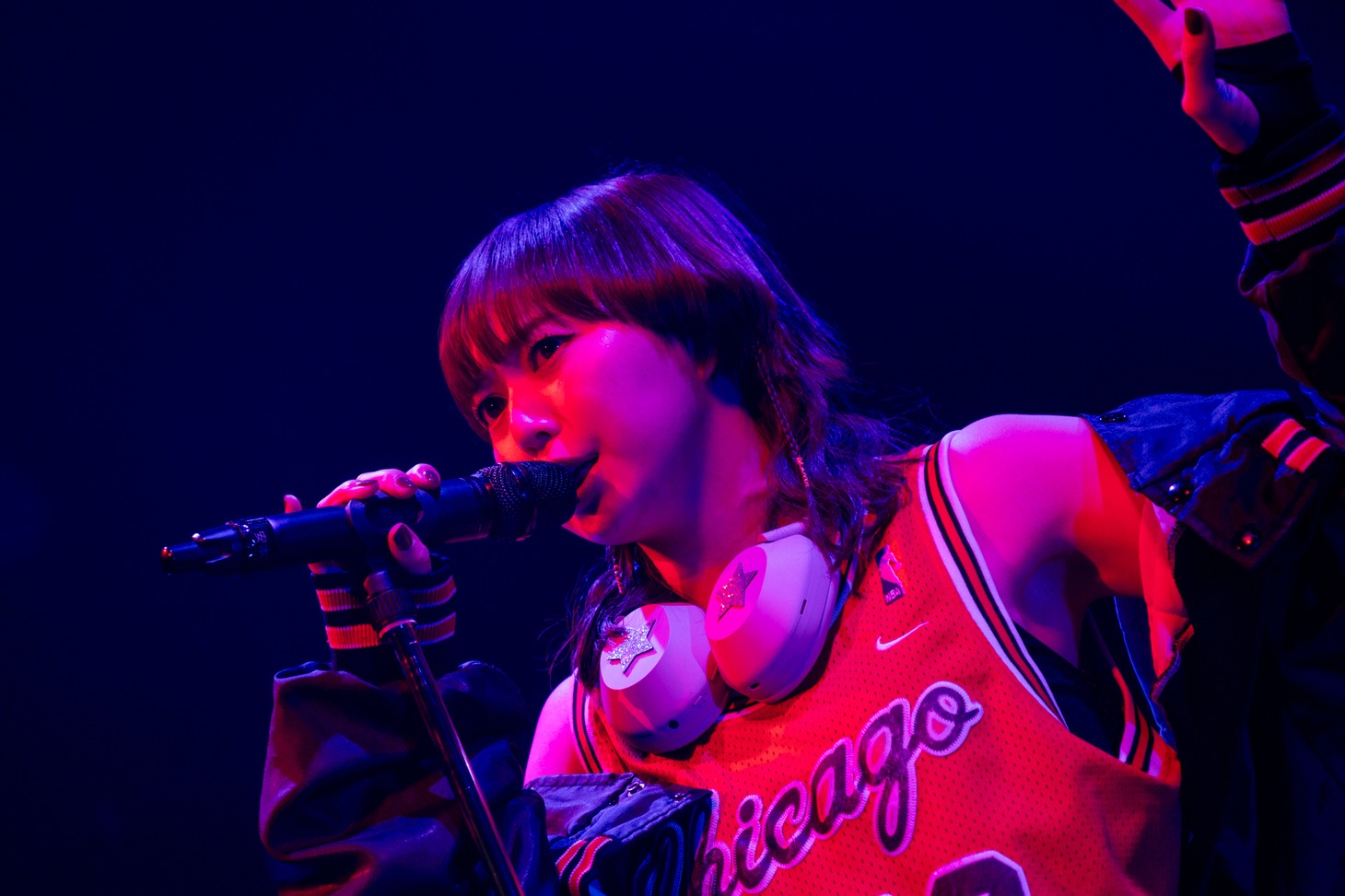 安本彩花