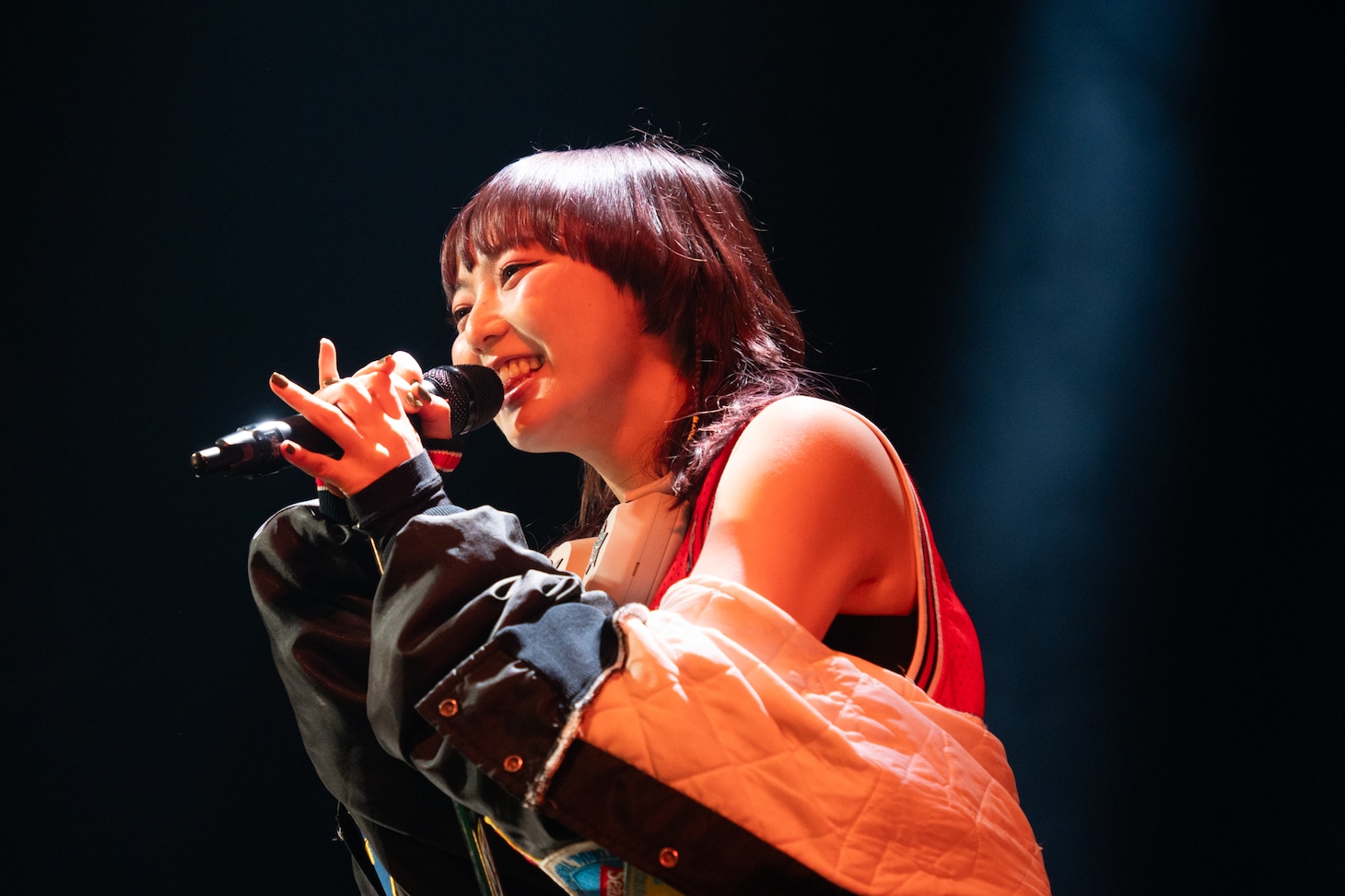 安本彩花
